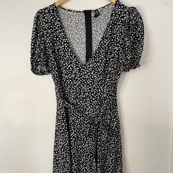 Wild Diva Dresses & Skirts - H&M - DIVIDED - SIZE M